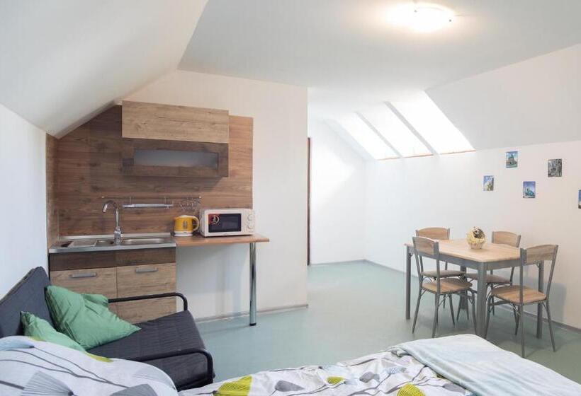 פנסיון Family Farm Vendégház