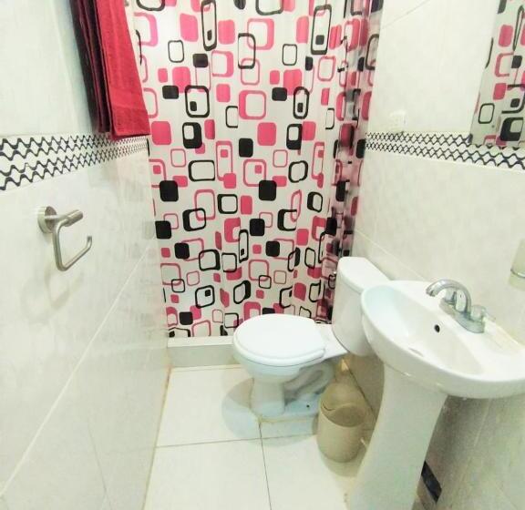 بنسيون Hermosa Habitación C/ Baño Privado   Huacachina