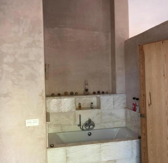 بنسيون Milagro De Algar