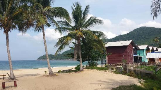 استراحتگاه Beachfront Hut Upstairs Astra   Beach Shack Chalet