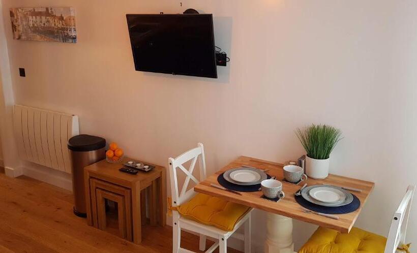 مبيت وإفطار Hill House Lodge