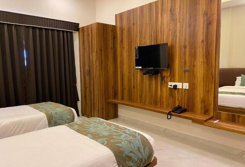 ホテル The Grand Sarovar Inn And Suites