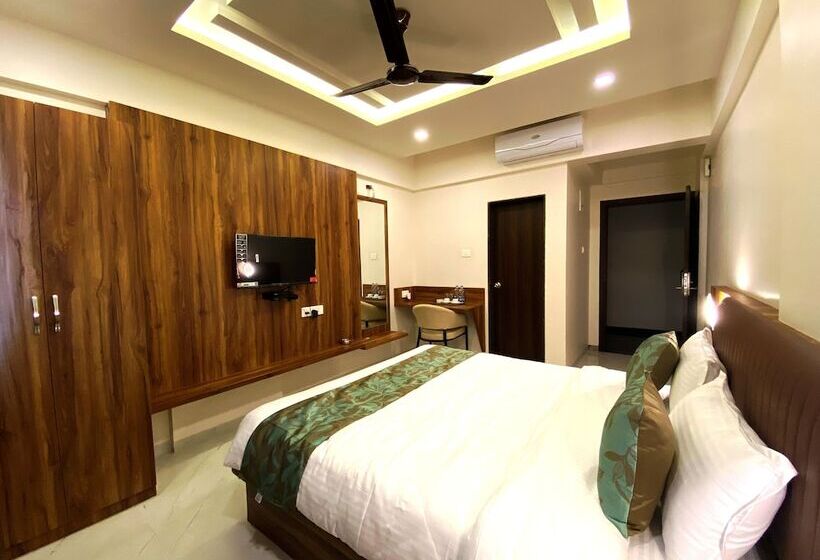 ホテル The Grand Sarovar Inn And Suites