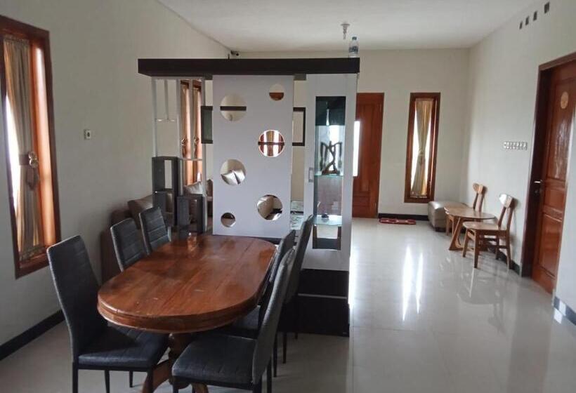 بنسيون Aaa, Astungkara, Amazing Bromo Villa, Managed By Triple A Tour, Additional Bromo Jeep Tour And Airpo