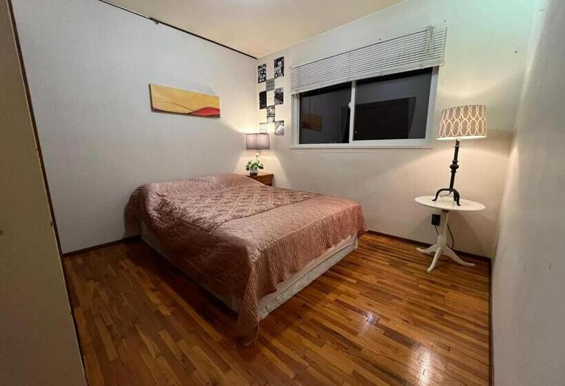 Пансион Private Queen Bed In Delta/surrey With Garden View