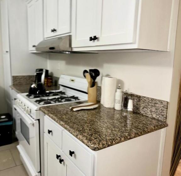 פנסיון Redondo Beach, Cozy & Beautiful Little Apartment