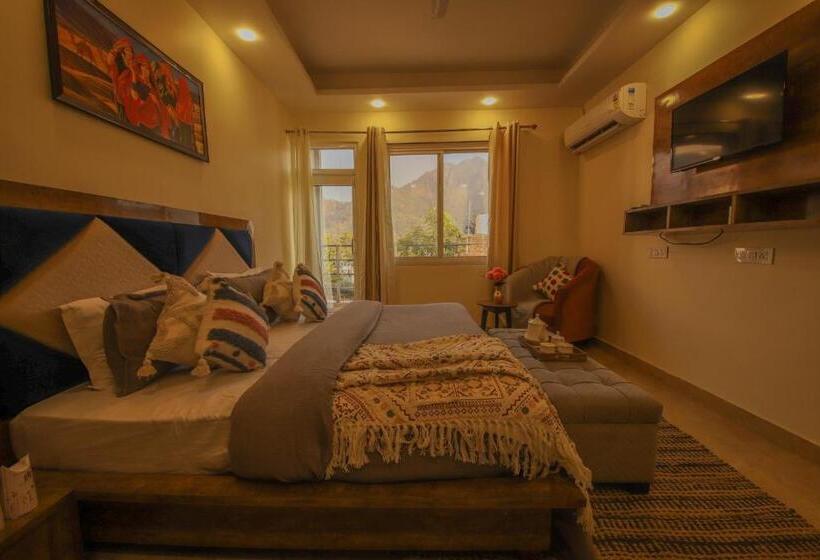 فندق B2l Hills At Tapoavn