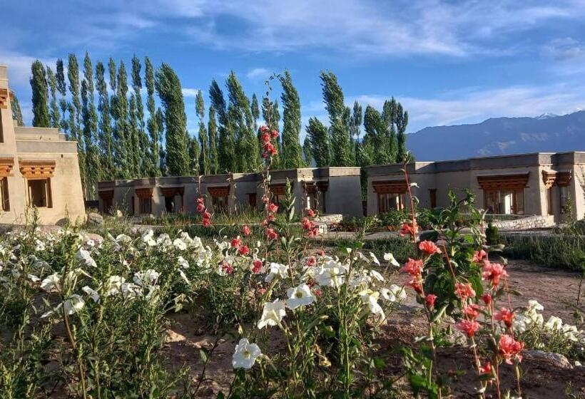 호텔 Nordica Resorts Ladakh
