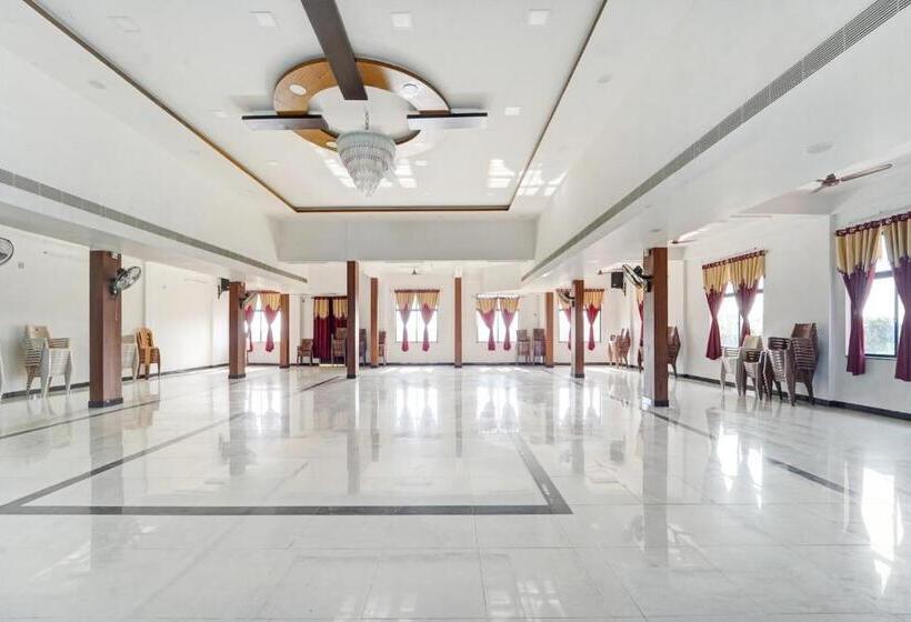 בית מלון כפרי Oyo Sri Sakthi Residency
