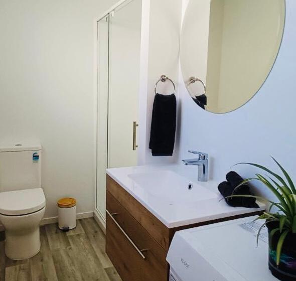 פנסיון Christchurch Airport Stop