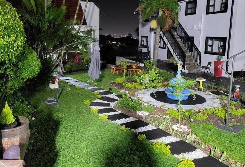 بنسيون Orca Estate Guesthouse Self Catering Accommodation