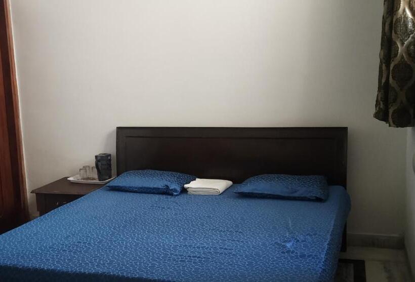 Bed and Breakfast Aishnoor Baikunth Dham Sewa Ashram