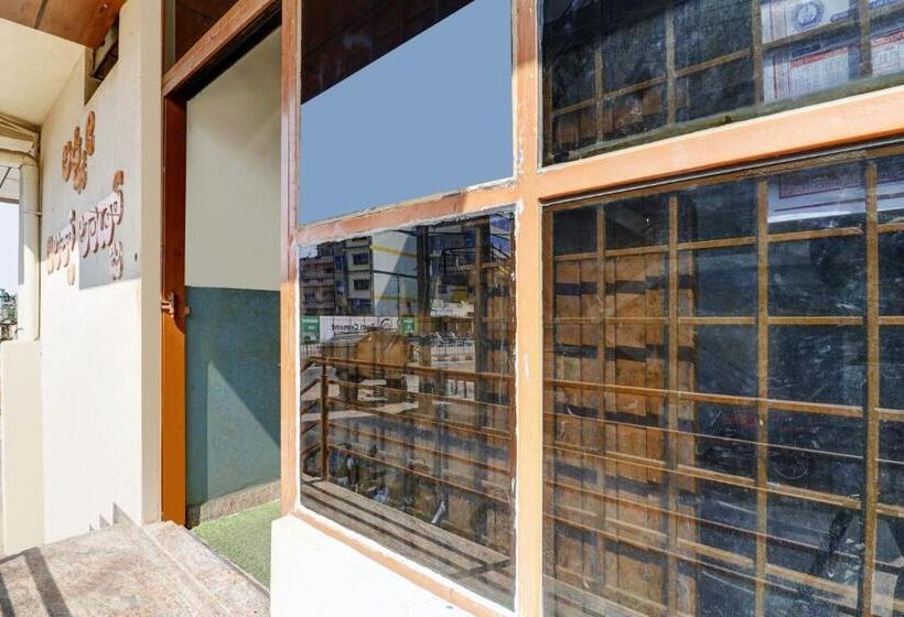 酒店 Oyo 823110 Lakshmi Deluxe Lodge