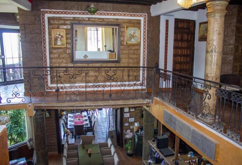 هتل Solache Inn