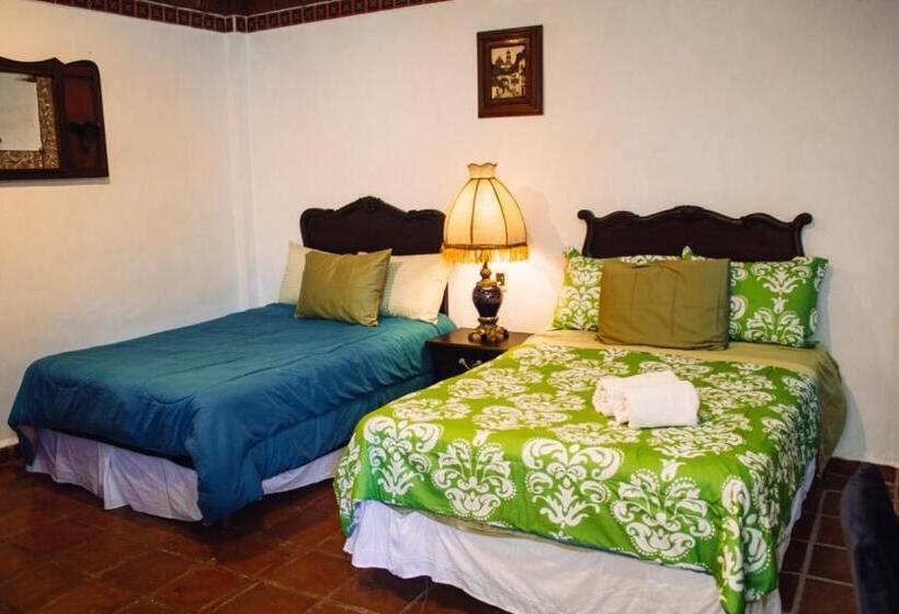 هتل Solache Inn