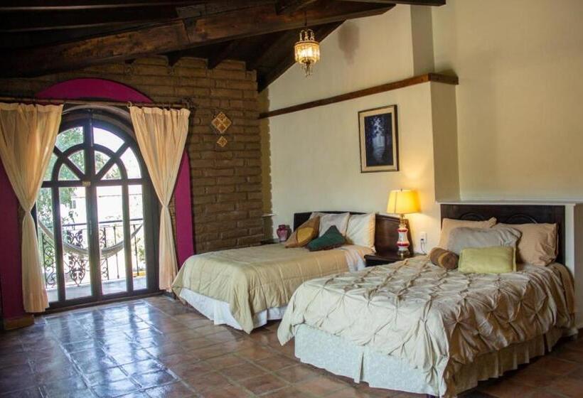 هتل Solache Inn