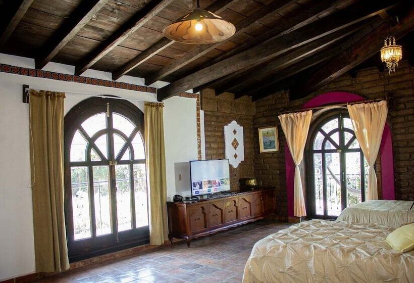 هتل Solache Inn