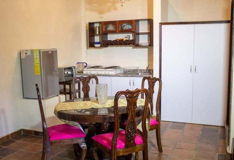 هتل Solache Inn