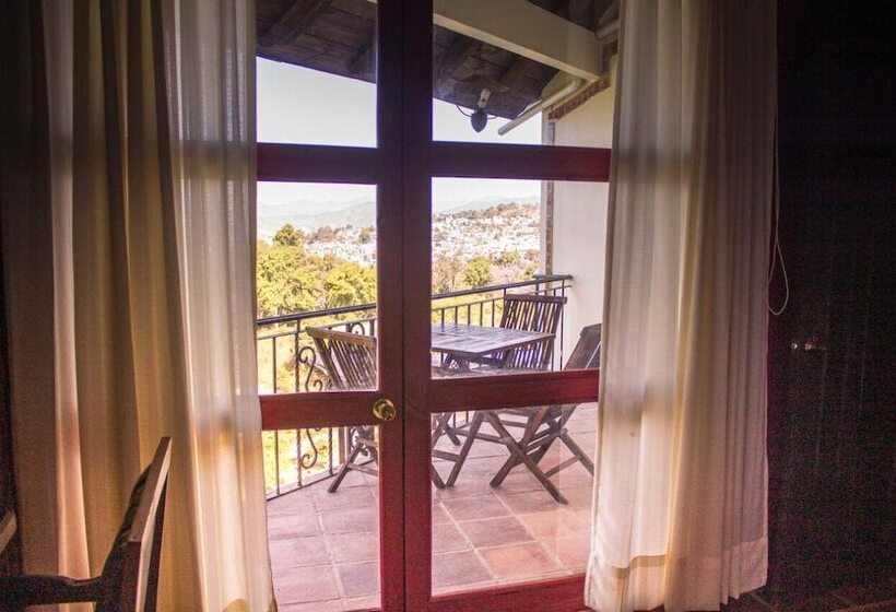 هتل Solache Inn