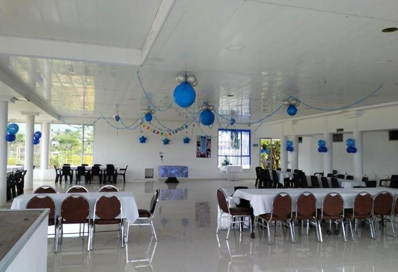 هتل Y Cabañas Rio Mayo