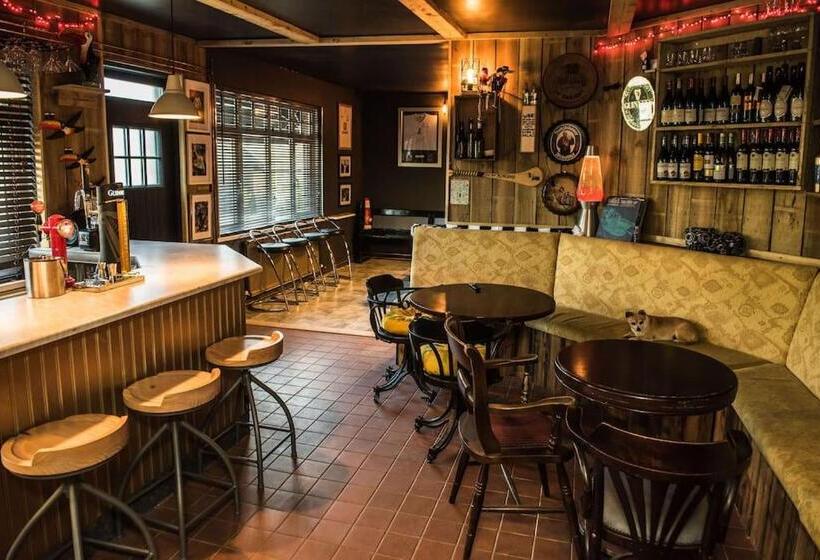 פנסיון Drumbo Country House