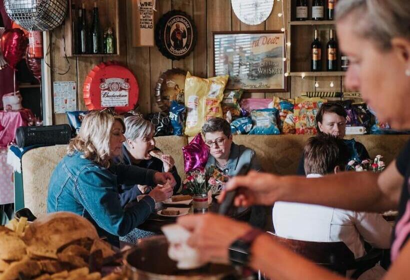 פנסיון Drumbo Country House