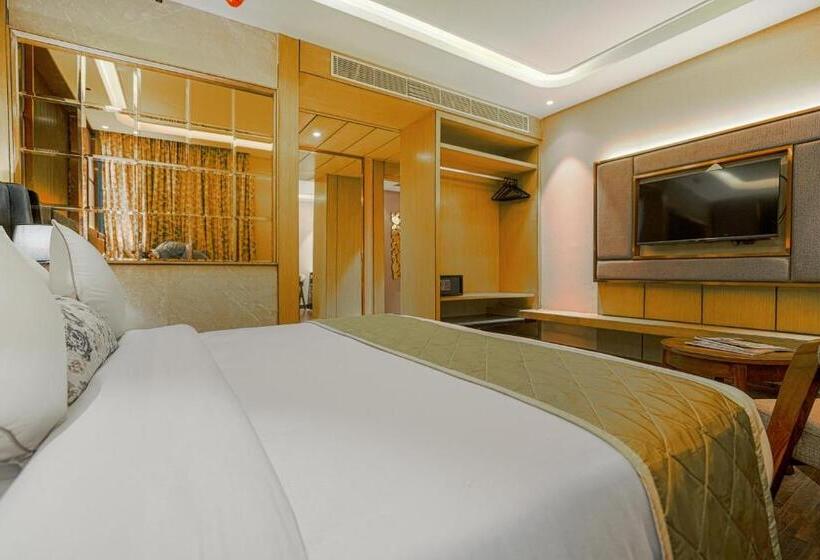 هتل Levelup Signature