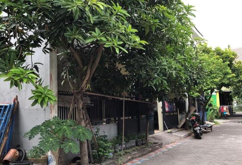 فندق Spot On 93685 Homestay Bu Sun Syariah