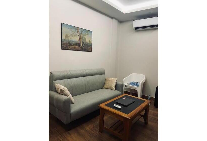 בית מלון כפרי Sunset Homes Imphal