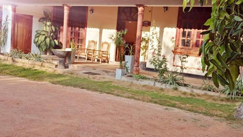ペンション Bhawana Canal View Resort