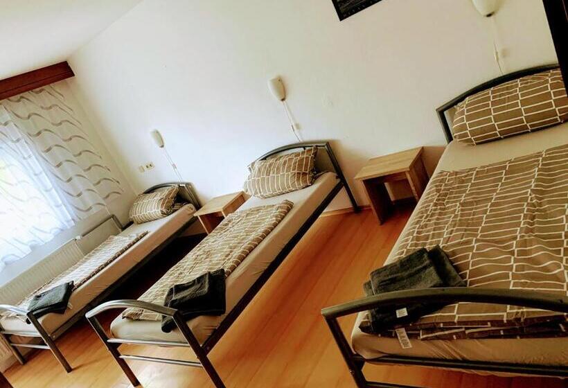 펜션 Monteurzimmer   Karlsbad