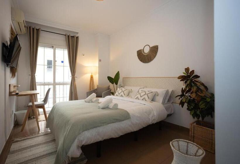 פנסיון Naim Guest House Nerja