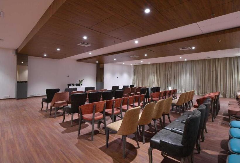 リゾートホテル Clubhouse Hotel Morbi
