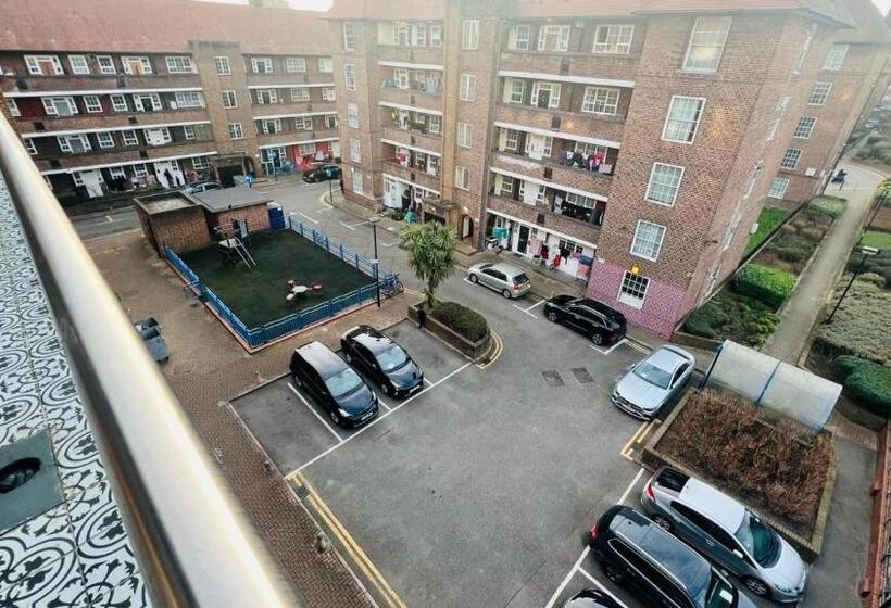 צימר City View Sunset Luxurious Apartment In London Zone 1 Including One Family Twin Room With Its Own St