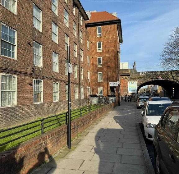 צימר City View Sunset Luxurious Apartment In London Zone 1 Including One Family Twin Room With Its Own St