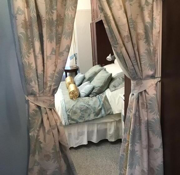 ベッドアンドブレックファースト The Old Merchants House   The Vettriano Room