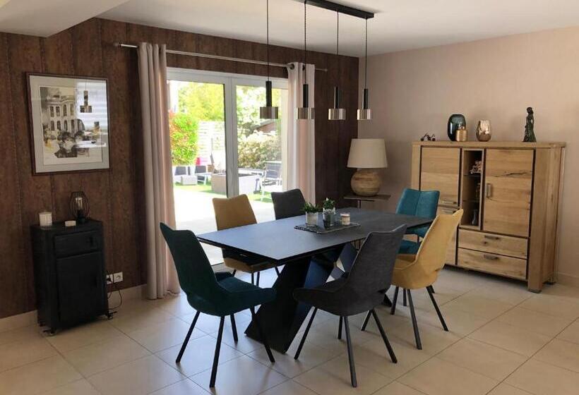 تختخواب و صبحانه Villa La Combe