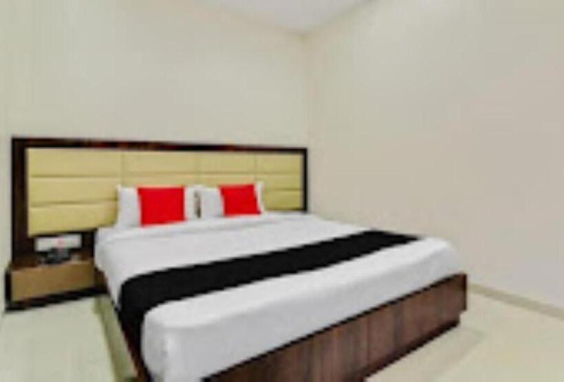 בית מלון כפרי Pritam Palace , Dhule