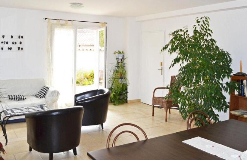 膳宿费 Chambre Avec Salle De Bain Privative Comme à L Hôtel Et Salon Cuisine à Partager Avec Les 4 Autres L