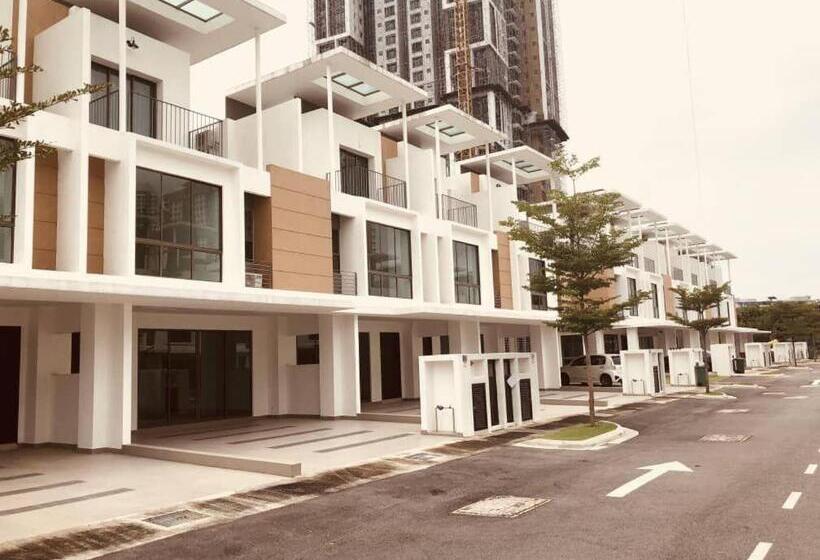 پانسیون Hygienic Cyberjaya Landed Homestay, Free Wifi, Free Parking, Self Check In