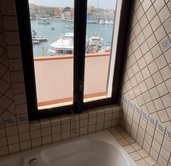 تختخواب و صبحانه Bb Lampedusa Cavaliere