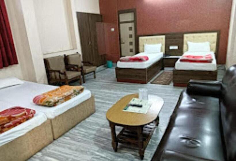 فندق Royal Guest House, Gaya