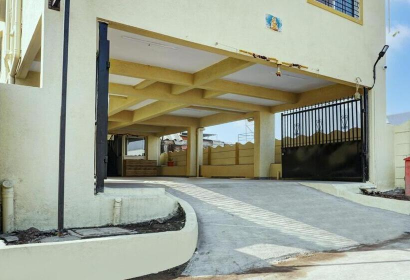 호텔 Oyo Om Sai Lodge