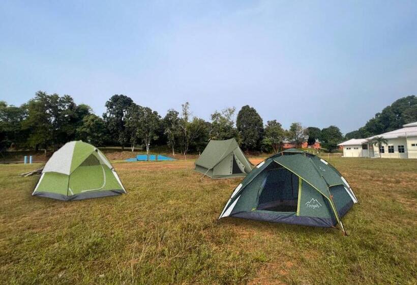 酒店 Putra Sentosa Retreat Camp, Sematan