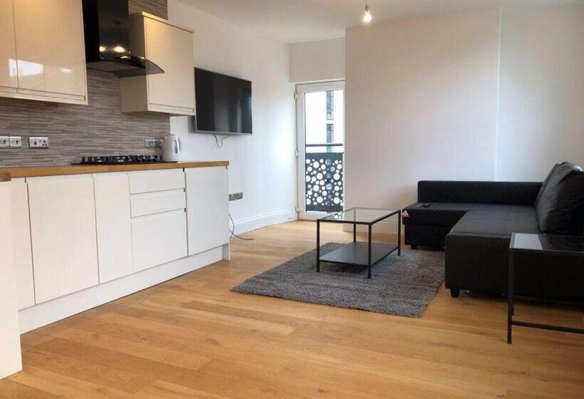 بنسيون Hull City Apartment No 07