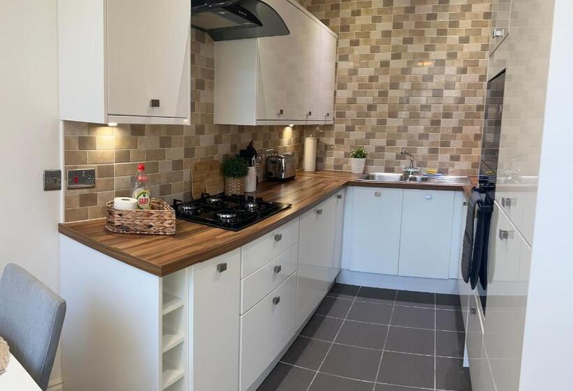 پانسیون Hull City Apartment No 09