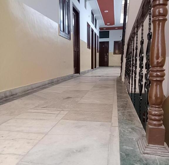 פנסיון Om Sai Palace