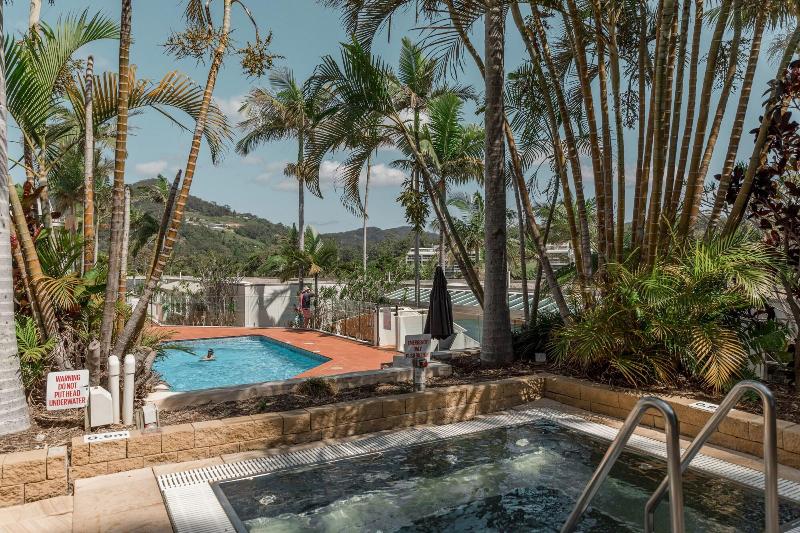 هتل Charlesworth Bay Beach Resort