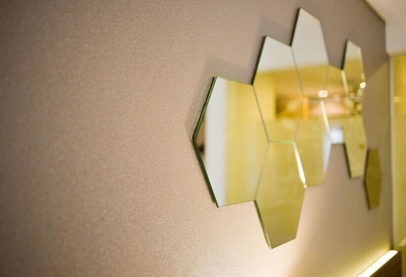 هتل Golden Tulip Essential Tangerang