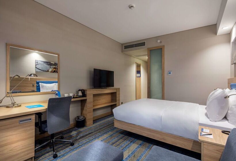 هتل Hampton By Hilton Izmir Aliaga